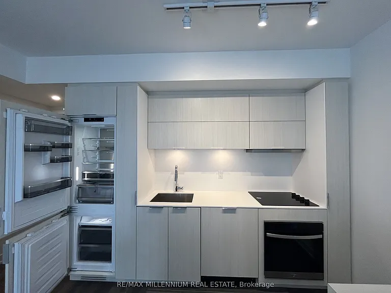 370 Martha St #1608 — Photo 11