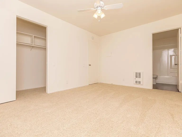Highland Creek Apartment Homes — Photo 23