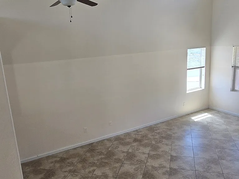 2611 W Gypsum Ave — Photo 3