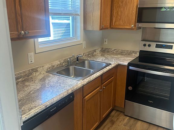 3rd image of 105 Hawkins St #105