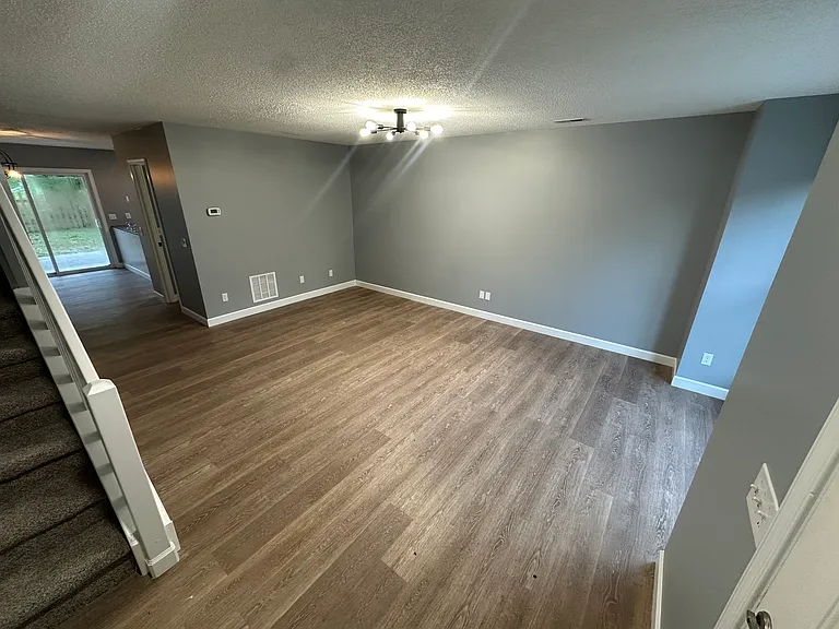 2356 Avalon Woods Dr — Photo 2