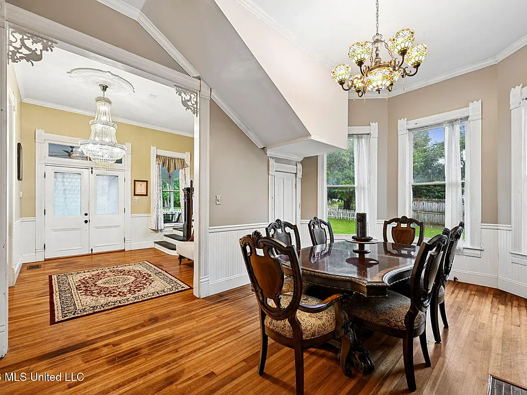 102 W Myrtle St — Photo 11