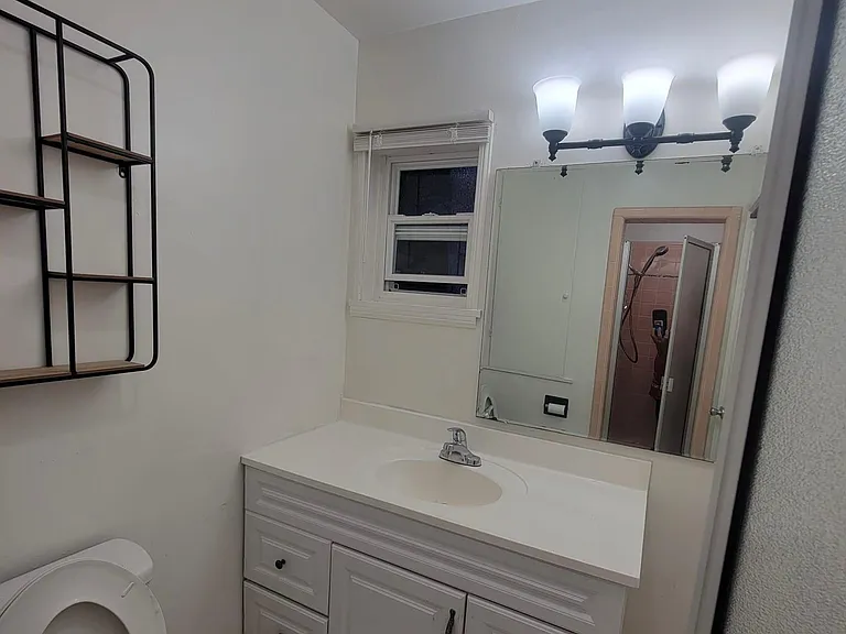 736 S Broadway #B — Photo 9