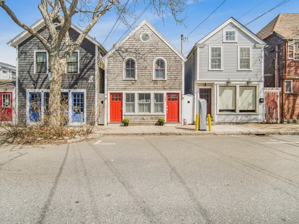 19 Mount Pleasant St, Rockport, MA 01966