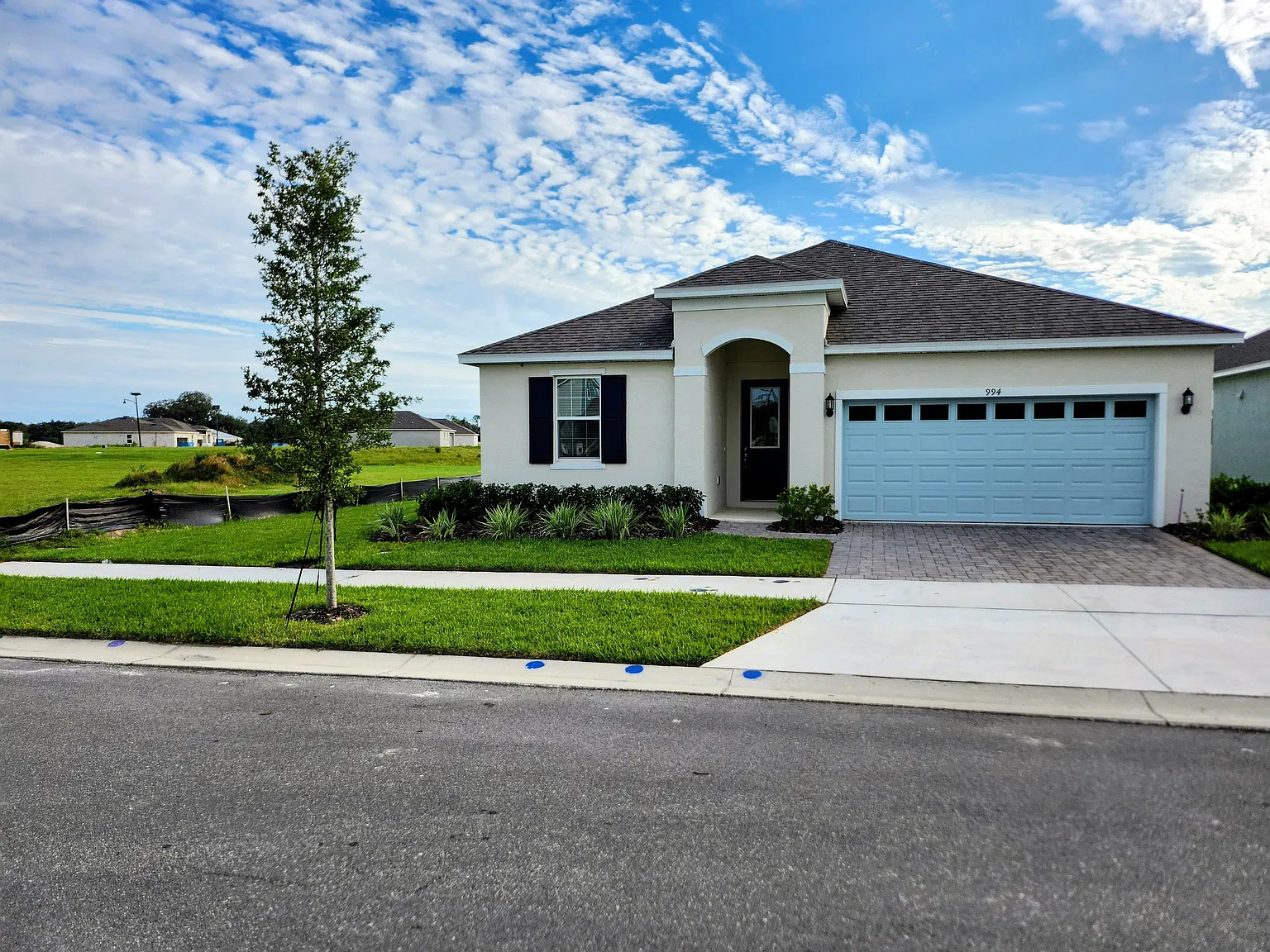 4 bed, 2.5 bath, 1938 sqft, $2,500 — Photo 1