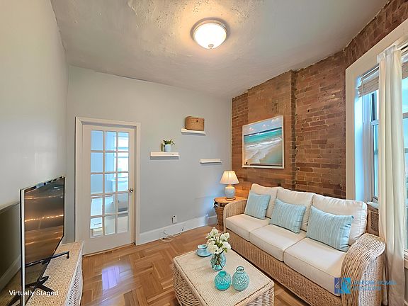 4th image of 328 E 73rd St APT 4D