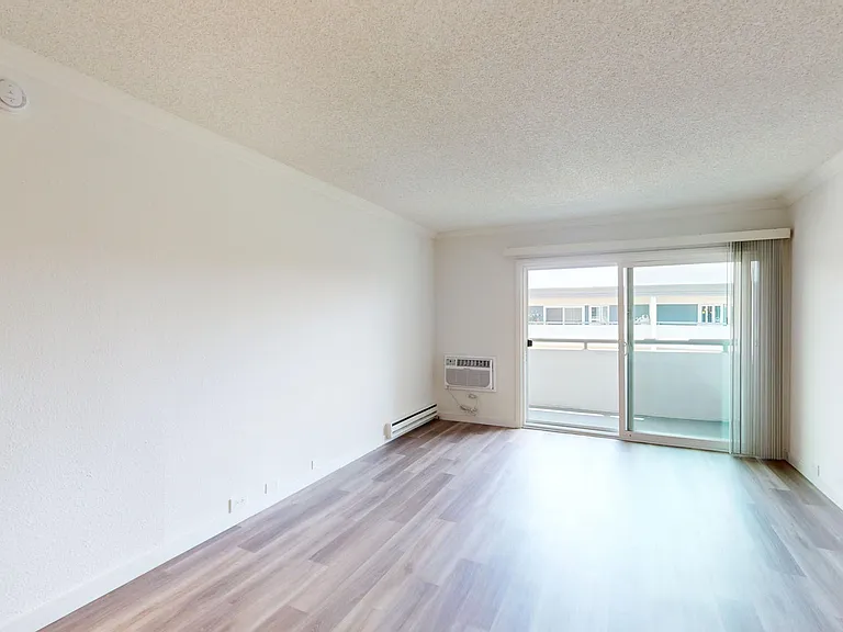 Eight 80 Newport Beach — Photo 161