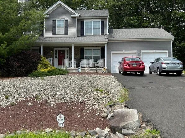 1136 Dorset Dr, Bushkill, PA 18324