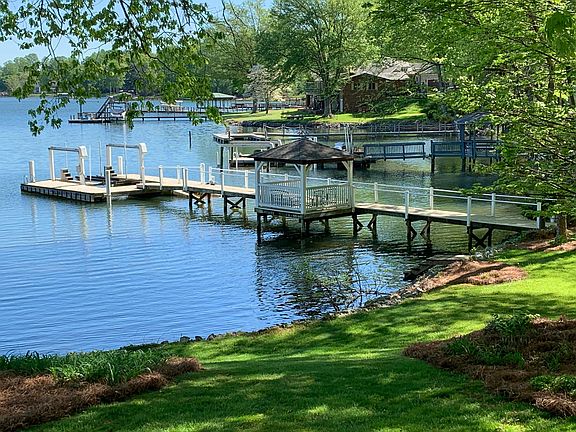 3rd image of 8017 Shore Dr