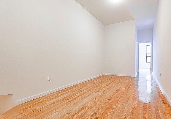 3rd image of 167 Wilson Ave APT 2R