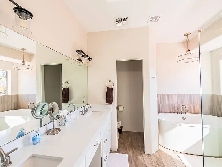 155 Quartz Dr — Photo 16