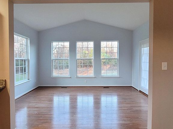 4th image of 5906 Nellie Ln