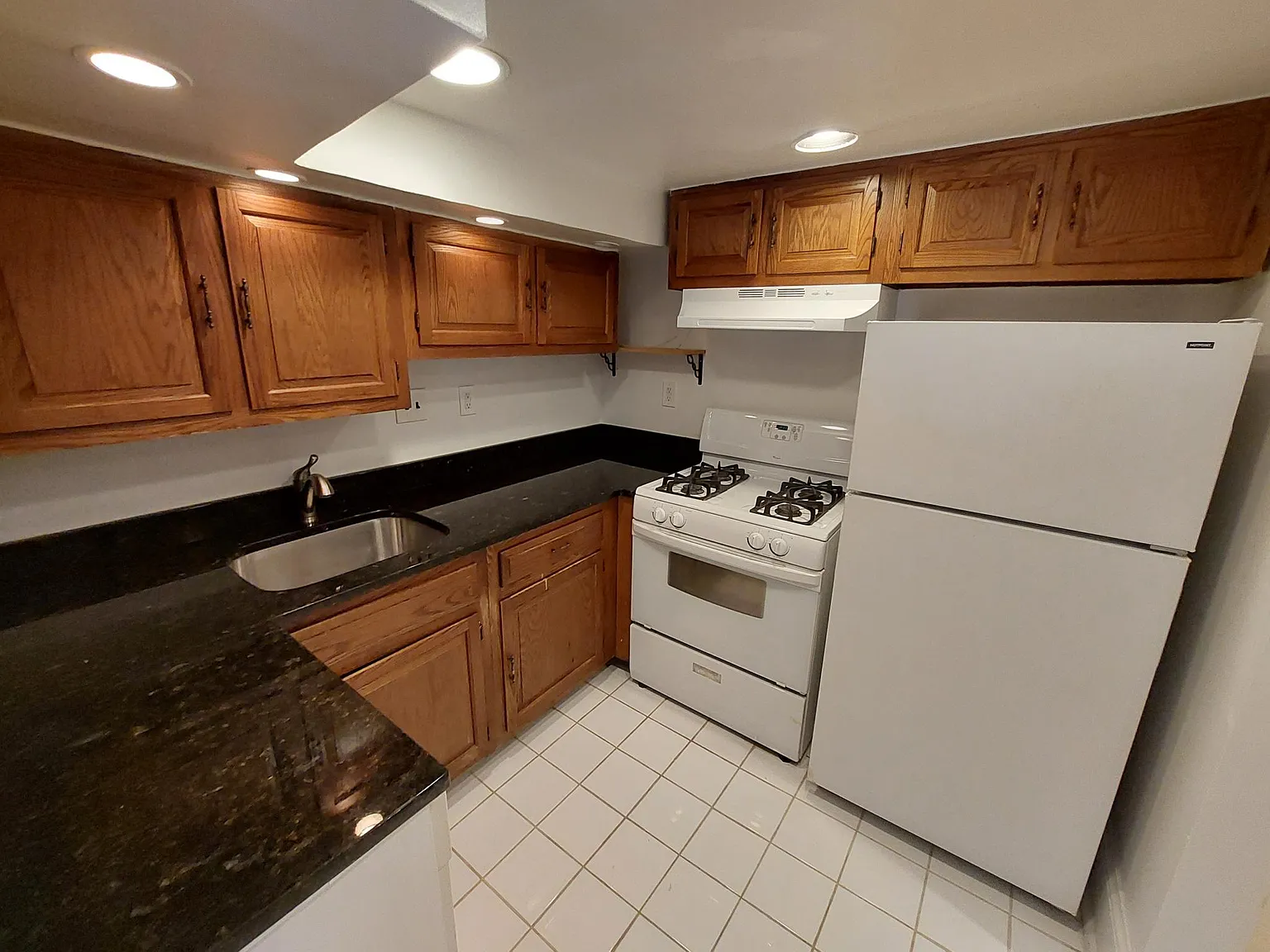 2 bed, 850 sqft, $2,195 — Photo 3