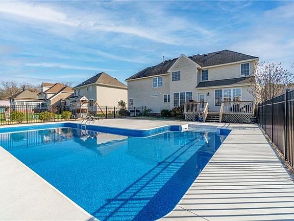 2nd image of 916 Churchill Dr