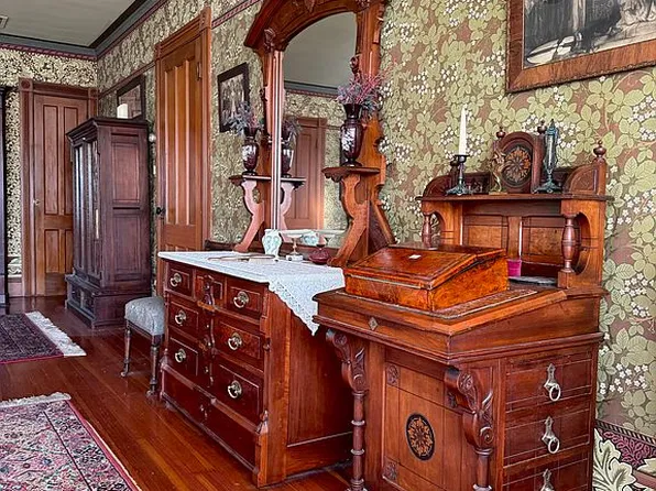 33 S Main St, New Milford, CT 06776