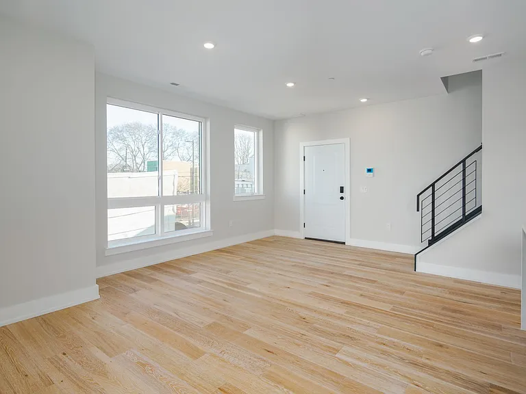 2731 W Jefferson St #4 — Photo 9