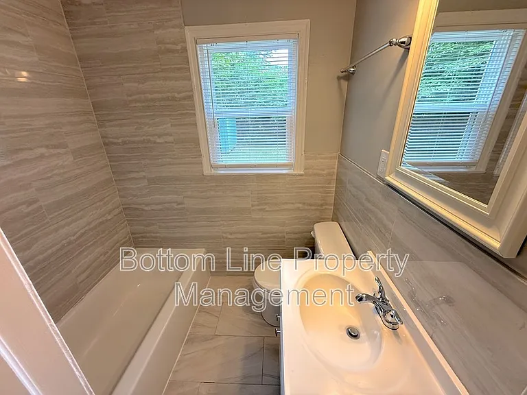 214 S Gardner Ave — Photo 10
