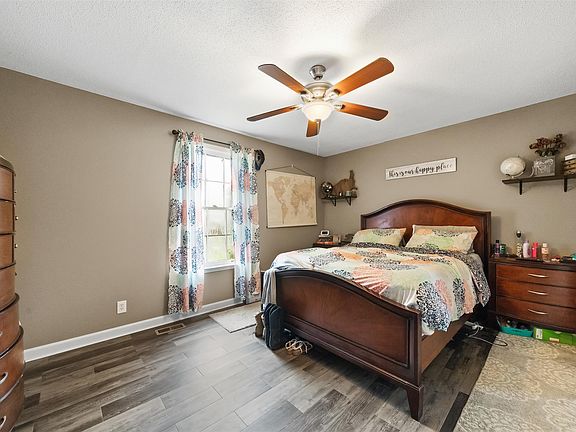 5th image of 126 James Dr