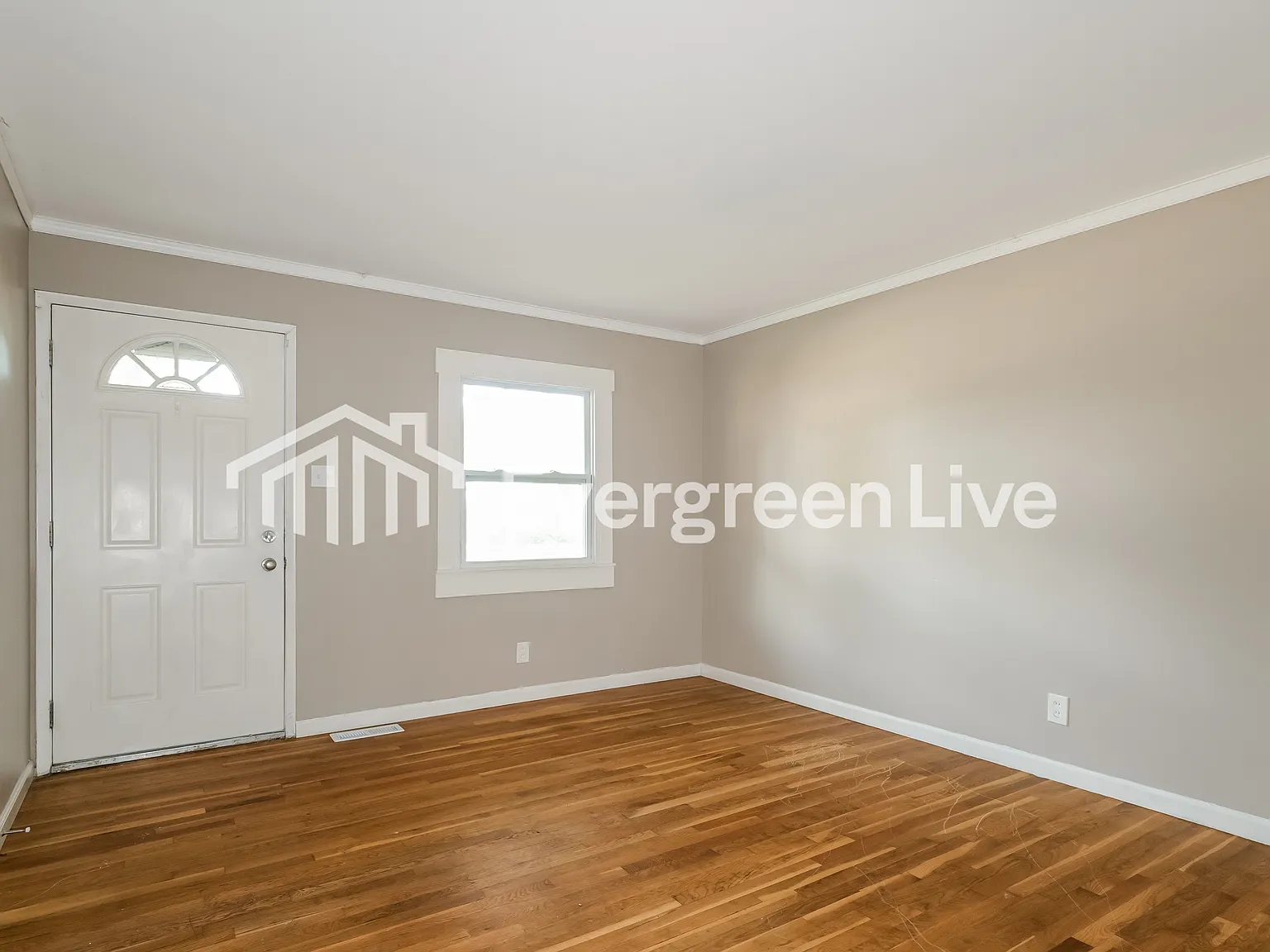 3 bed, 1.0 bath, 1573 sqft, $1,545 — Photo 3