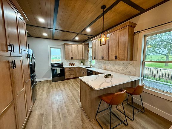 2nd image of 1702 2nd Rd