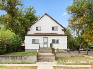 506 6th Ave SE #1, Medicine Hat, AB T1A 2T4