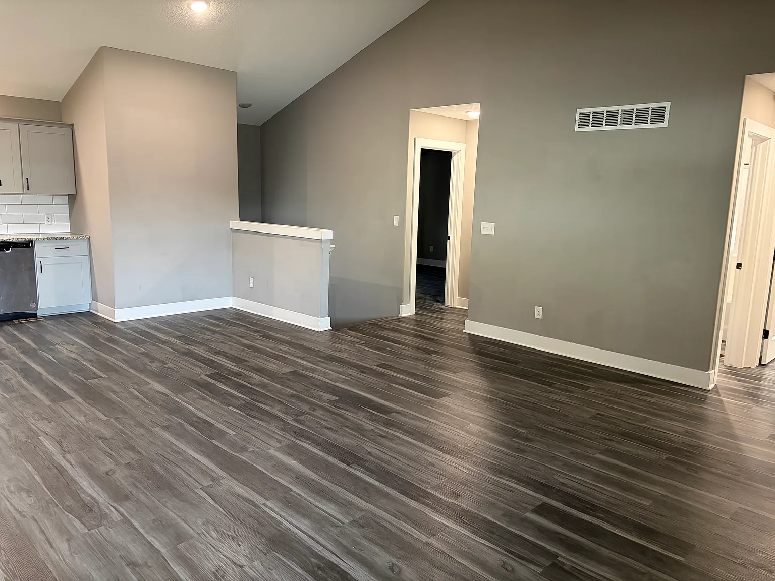 4 bed, 2100 sqft, $1,895 — Photo 4