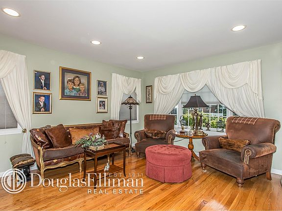 4th image of 599 Jerome Ct
