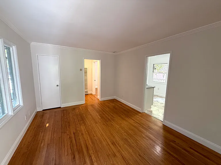 208 Throckmorton Ave — Photo 7