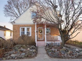 126 Sandringham Ave, Providence, RI 02908