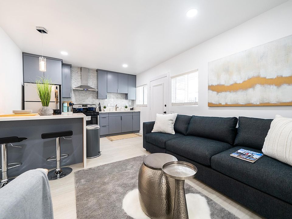 1st image of 3007 E 4th St #1/4