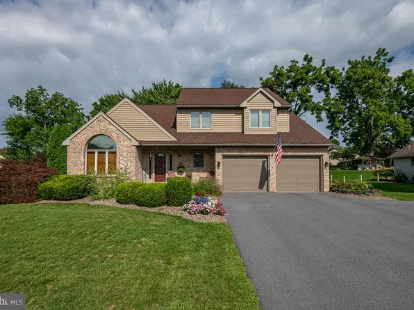 328 W Walnut Tree Dr, Blandon, PA 19510