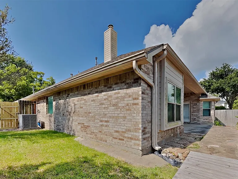 8227 Sports Haven Dr — Photo 20