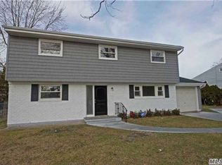 99 Weeks Rd, North Babylon, NY 11703