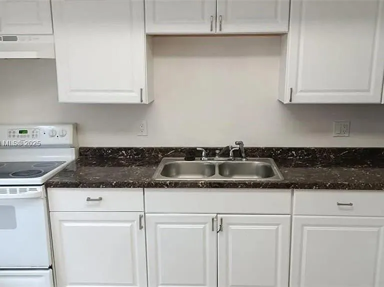 2524 Congress St #4 — Photo 5