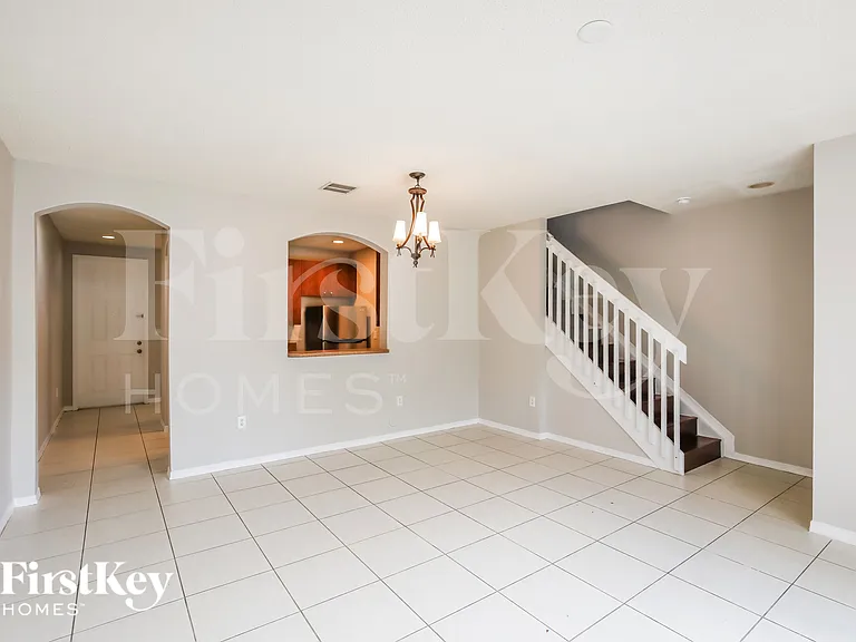 2281 NE 42nd Cir — Photo 4