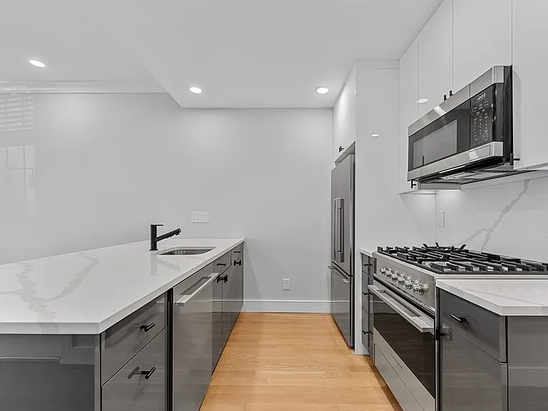 531 Newbury St #1K — Photo 3
