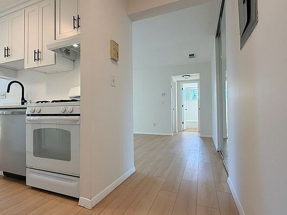 4th image of 30 Shrewsbury Green Dr Unit K