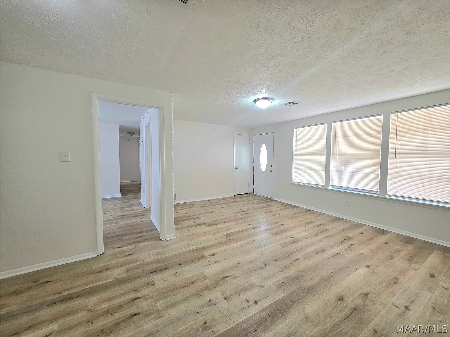 4 bed, 3.0 bath, 1303 sqft, $1,450 — Photo 3