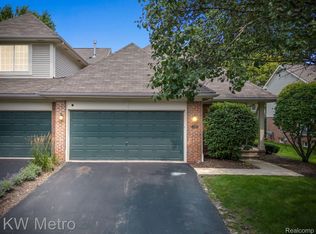 521 Macwilliams Ln, Royal Oak, MI 48067