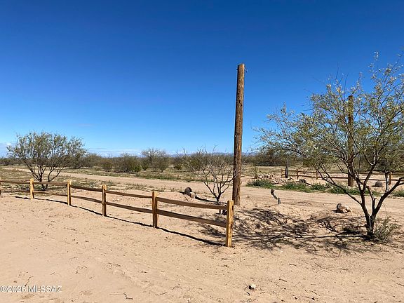 4th image of W Saguaro & Agave Rd #1