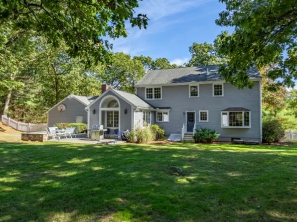 4 Kitson Park Dr, Lexington, MA 02421