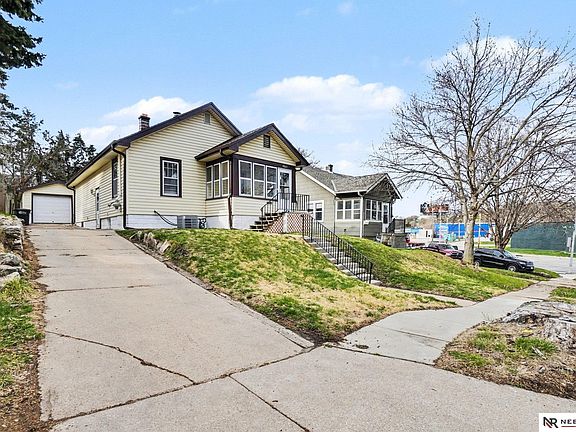 3rd image of 4925 William St