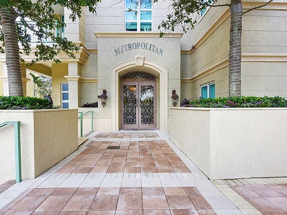 3rd image of 403 S Sapodilla Ave APT 301