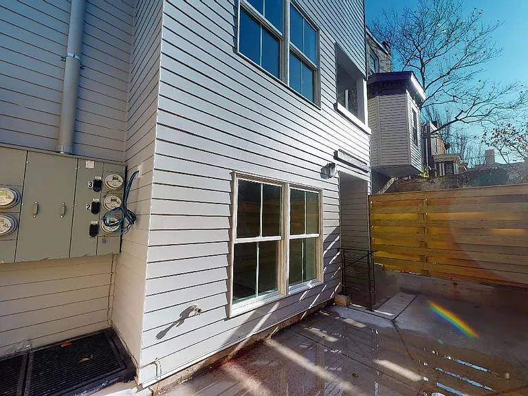 662 N 15th St #1 — Photo 15