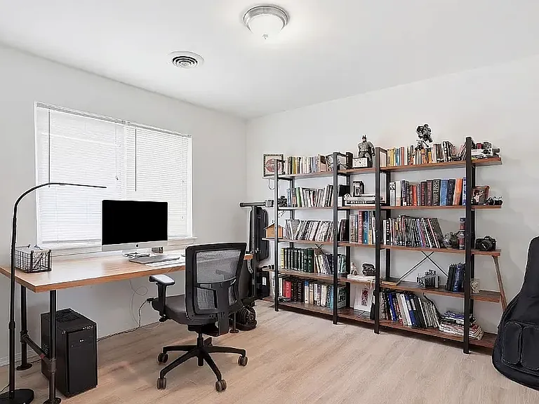 4226 80th Pl #9B — Photo 2