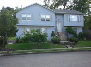 16 Alexander Ct, South River, NJ 08882