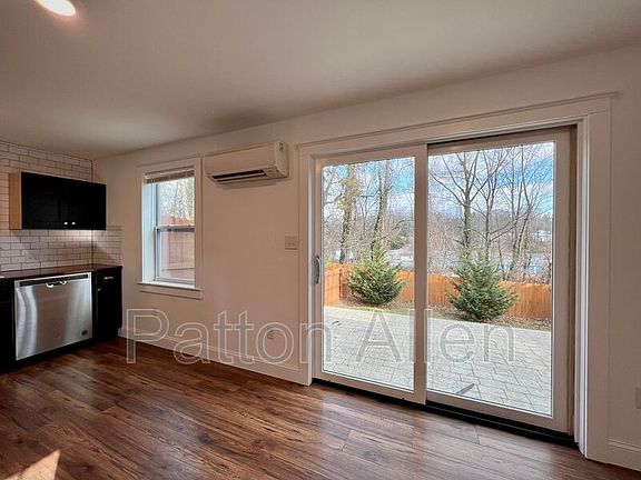 4th image of 125 Burton St Unit 1