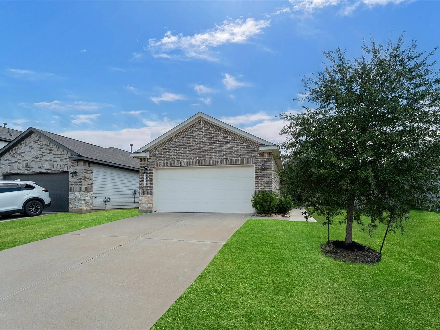3 bed, 2.0 bath, 1416 sqft, $2,100 — Photo 2
