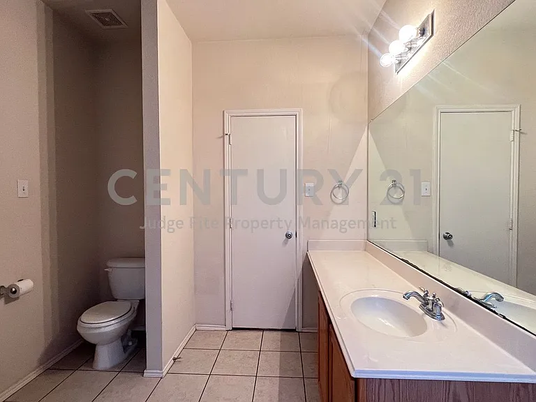 2049 Helmoken Falls Dr — Photo 9