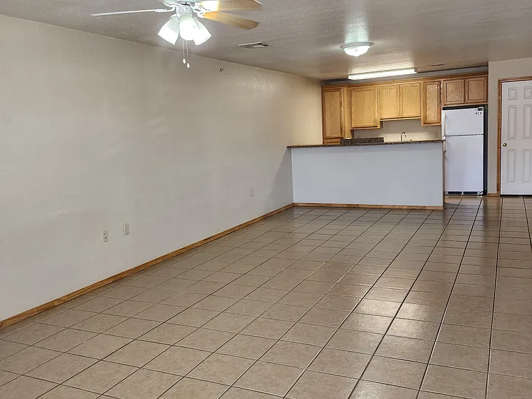 114 S Duncan St #6 — Photo 4